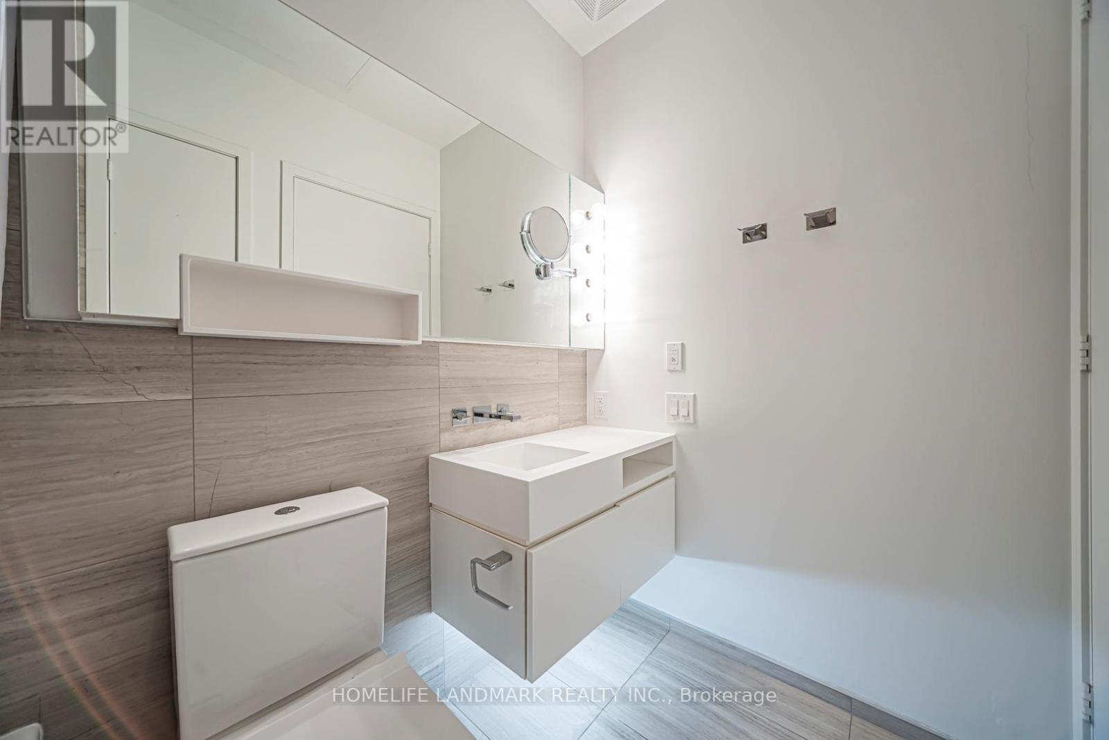 Photo 41 of 5202 45 Charles Street E, Toronto ON