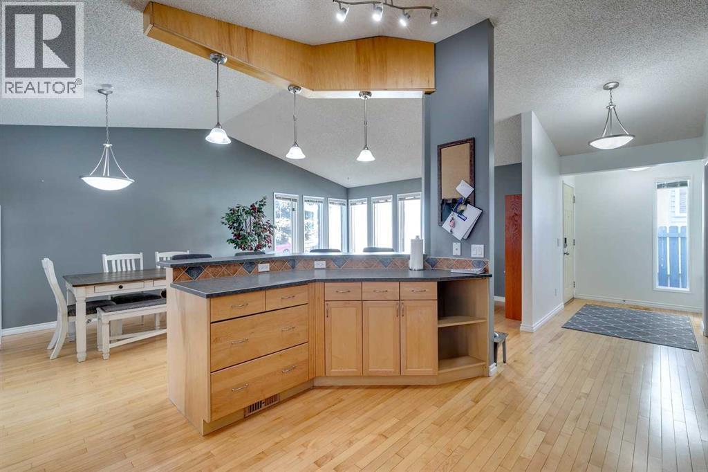 Single Family House 4 Level for Sale in  Scenic Cove Circle NW Scenic Acres Calgary 