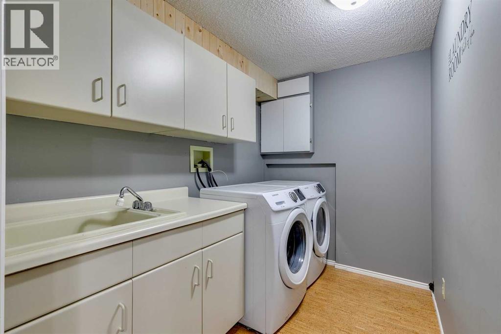 Single Family House 4 Level for Sale in  Scenic Cove Circle NW Scenic Acres Calgary 