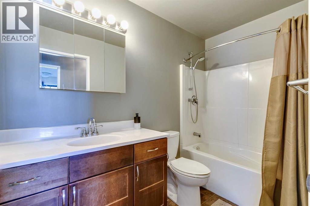 Single Family House 4 Level for Sale in  Scenic Cove Circle NW Scenic Acres Calgary 