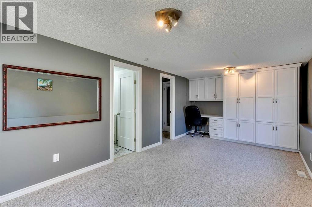 Single Family House 4 Level for Sale in  Scenic Cove Circle NW Scenic Acres Calgary 