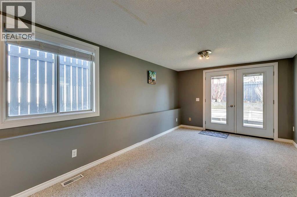 Single Family House 4 Level for Sale in  Scenic Cove Circle NW Scenic Acres Calgary 