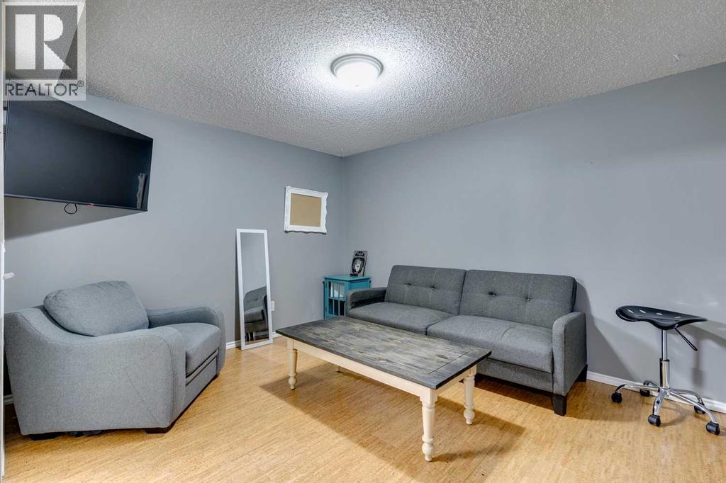 Single Family House 4 Level for Sale in  Scenic Cove Circle NW Scenic Acres Calgary 