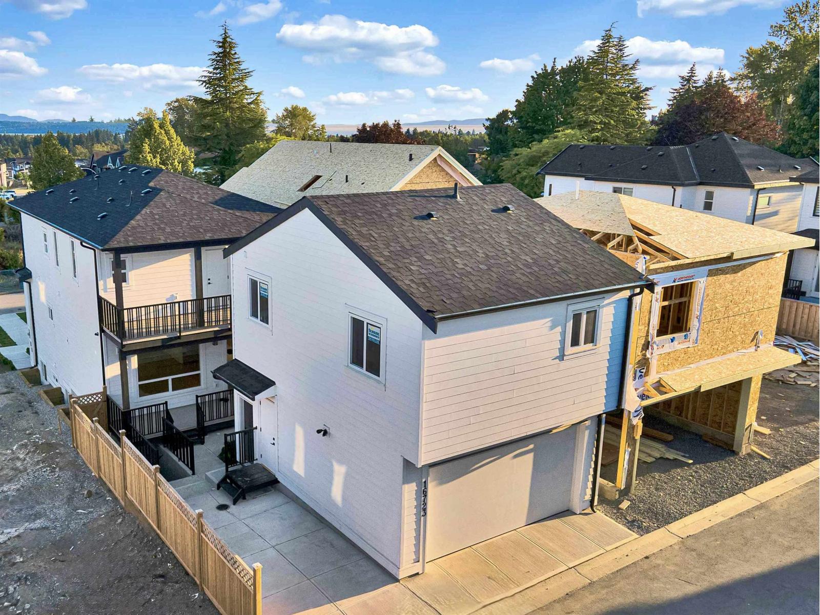 Photo 4 of 16723 19 A Avenue, Surrey BC