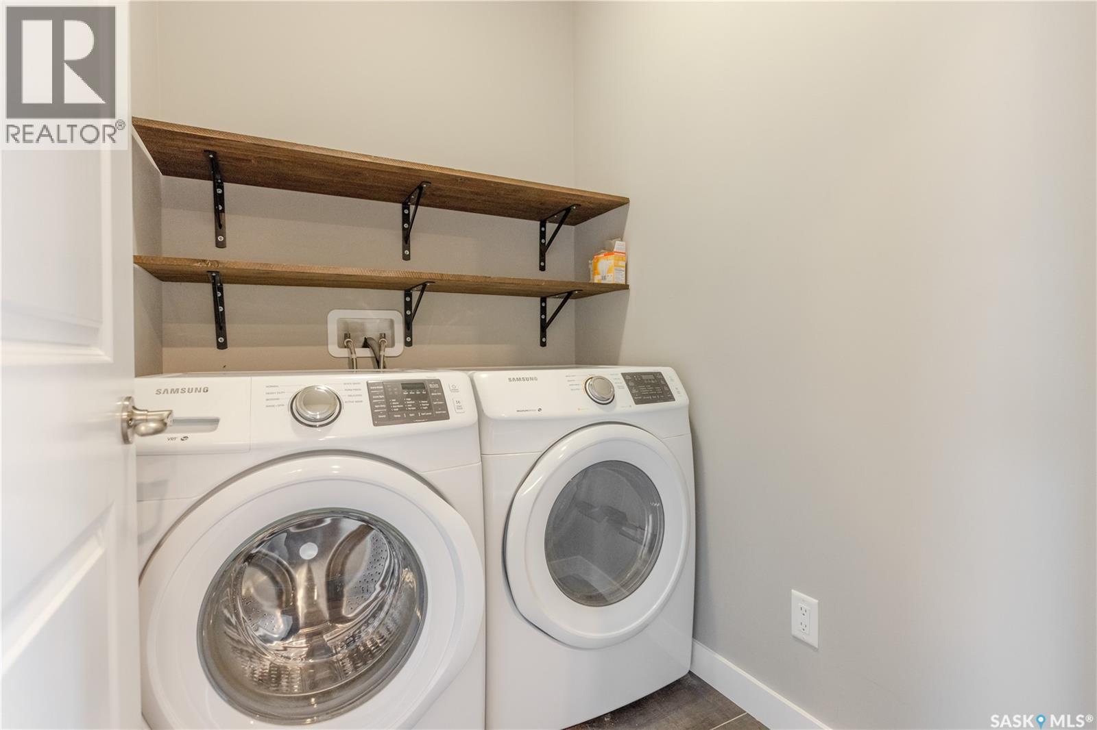Photo 8 of 1433 Besnard Drive, Martensville SK