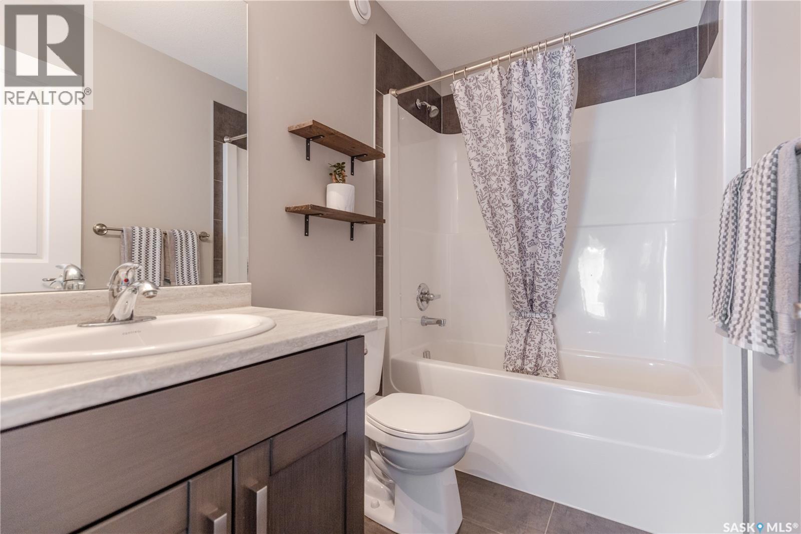 Photo 5 of 1433 Besnard Drive, Martensville SK
