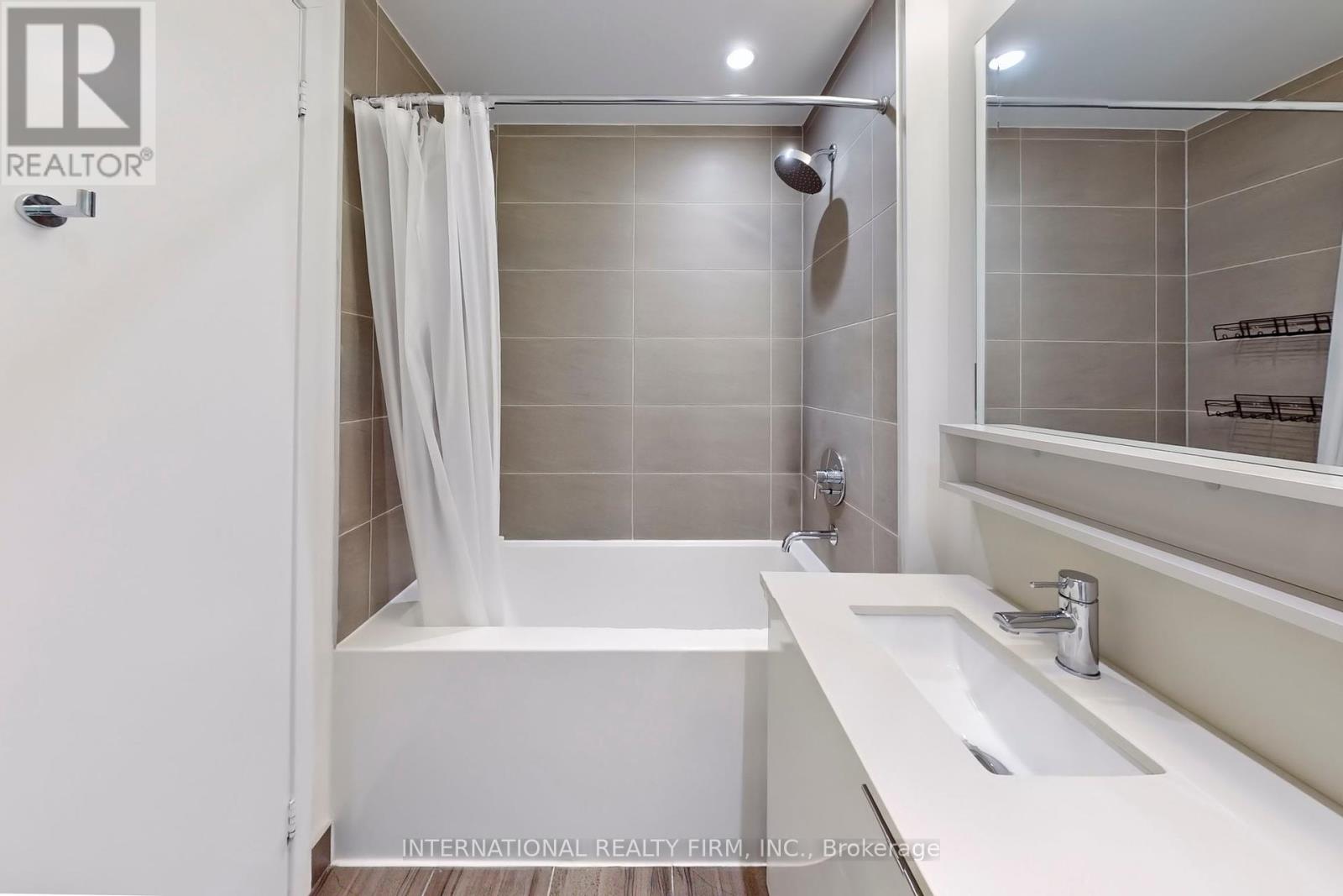 Photo 23 of 4008 950 Portage Parkway, Vaughan ON