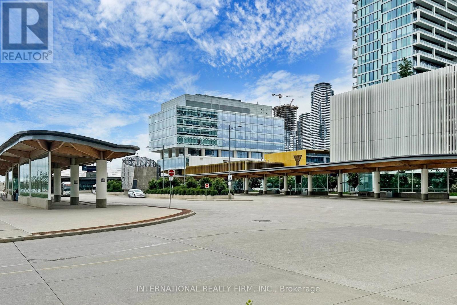 Photo 5 of 4008 950 Portage Parkway, Vaughan ON