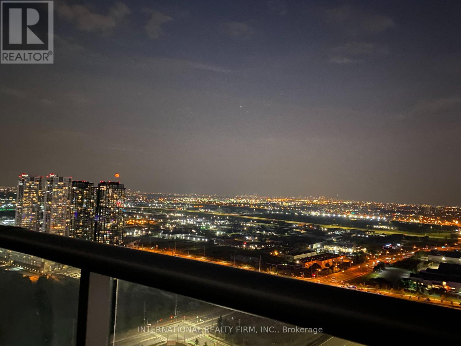 Photo 4 of 4008 950 Portage Parkway S, Vaughan ON