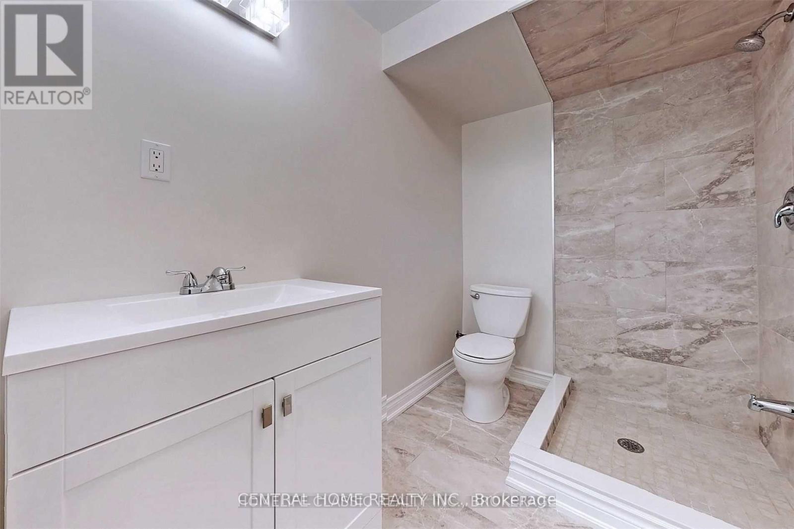 Photo 10 of 8 Raintree Crescent, Richmond Hill ON