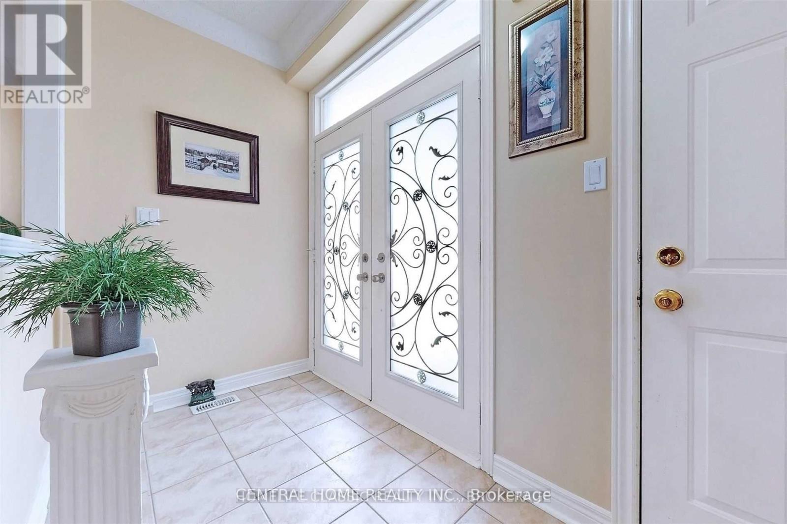Photo 18 of 8 Raintree Crescent, Richmond Hill ON