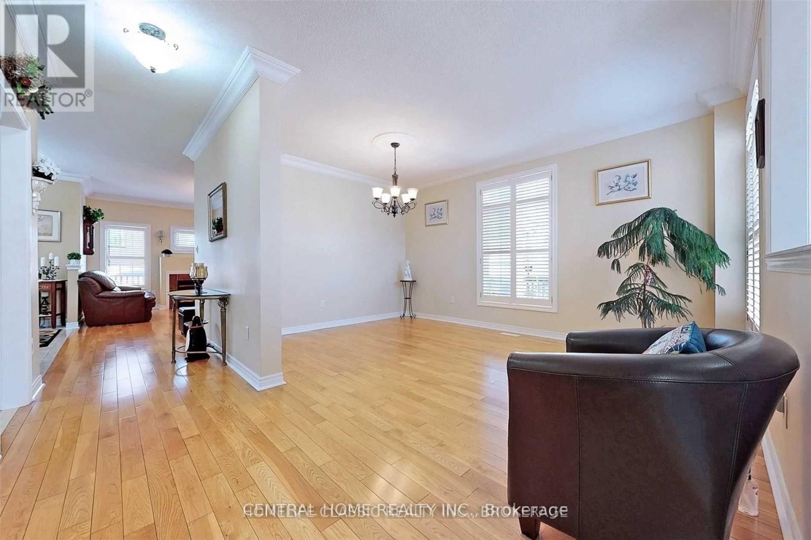 Photo 11 of 8 Raintree Crescent, Richmond Hill ON