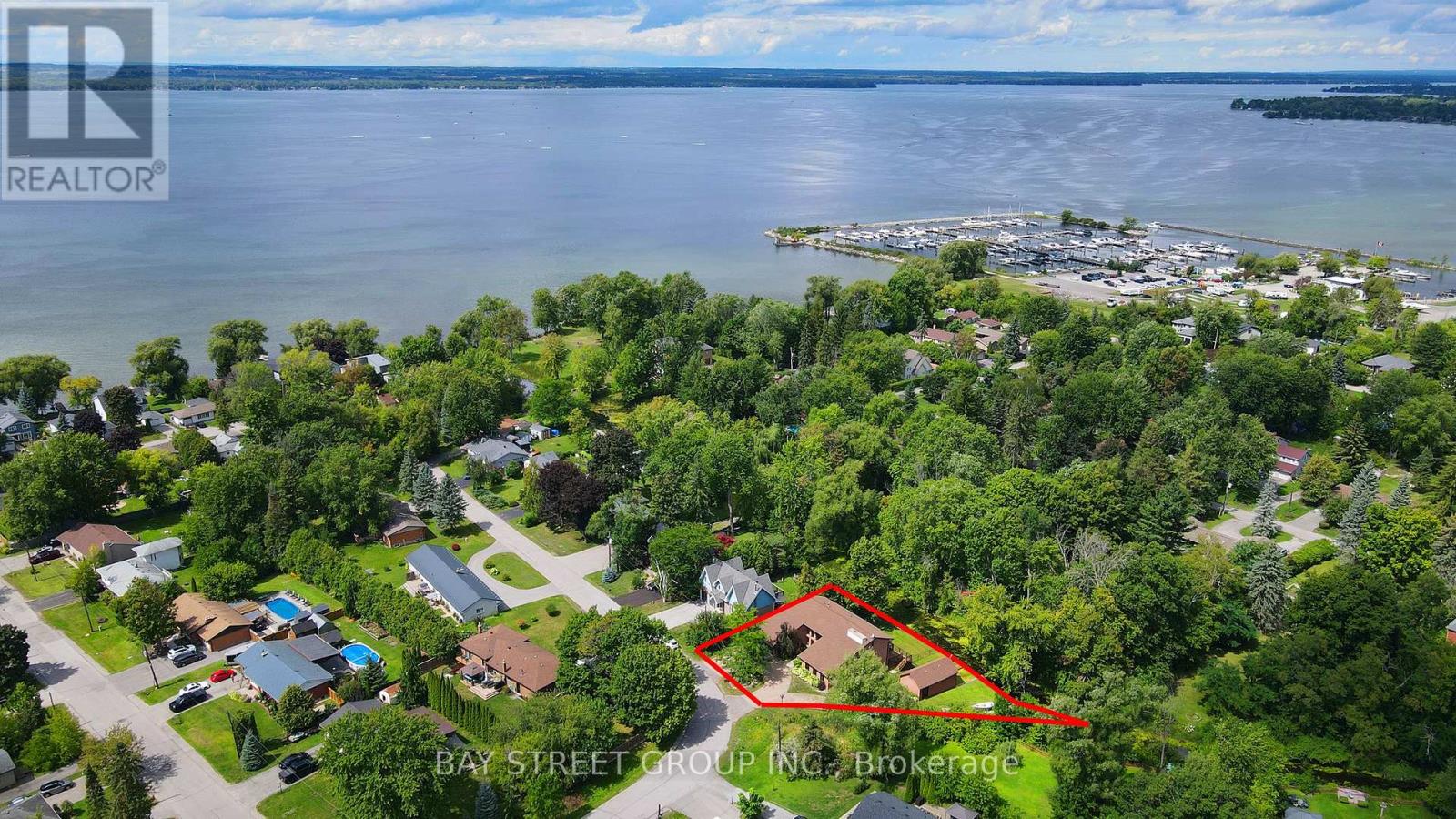 Photo 2 of 8 Waterbend Drive, Georgina ON