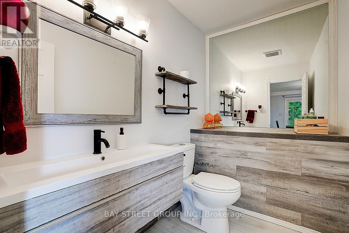 Photo 11 of 8 Waterbend Drive, Georgina ON