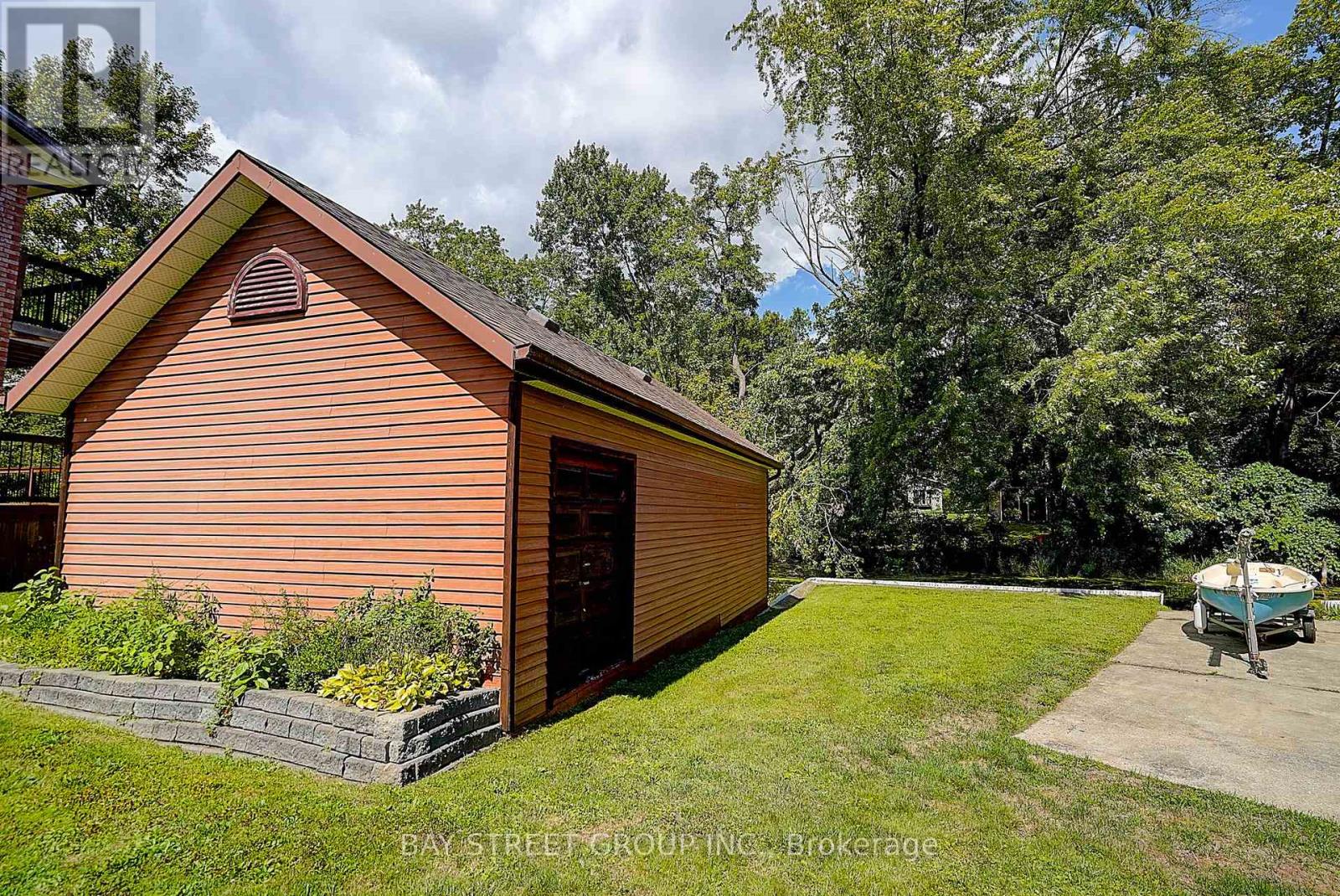 Photo 34 of 8 Waterbend Drive, Georgina ON