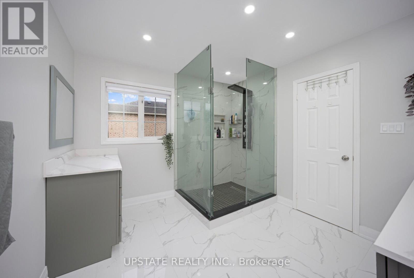 Photo 12 of 173 Monte Carlo Drive, Vaughan ON