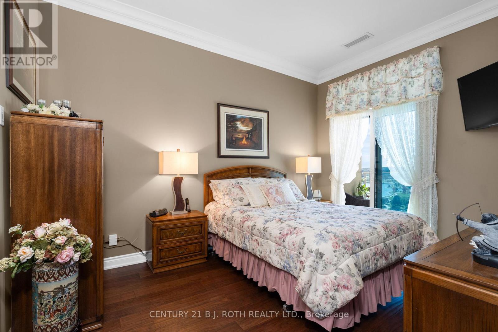 Photo 3 of Ph 09 37 Ellen Street, Barrie ON
