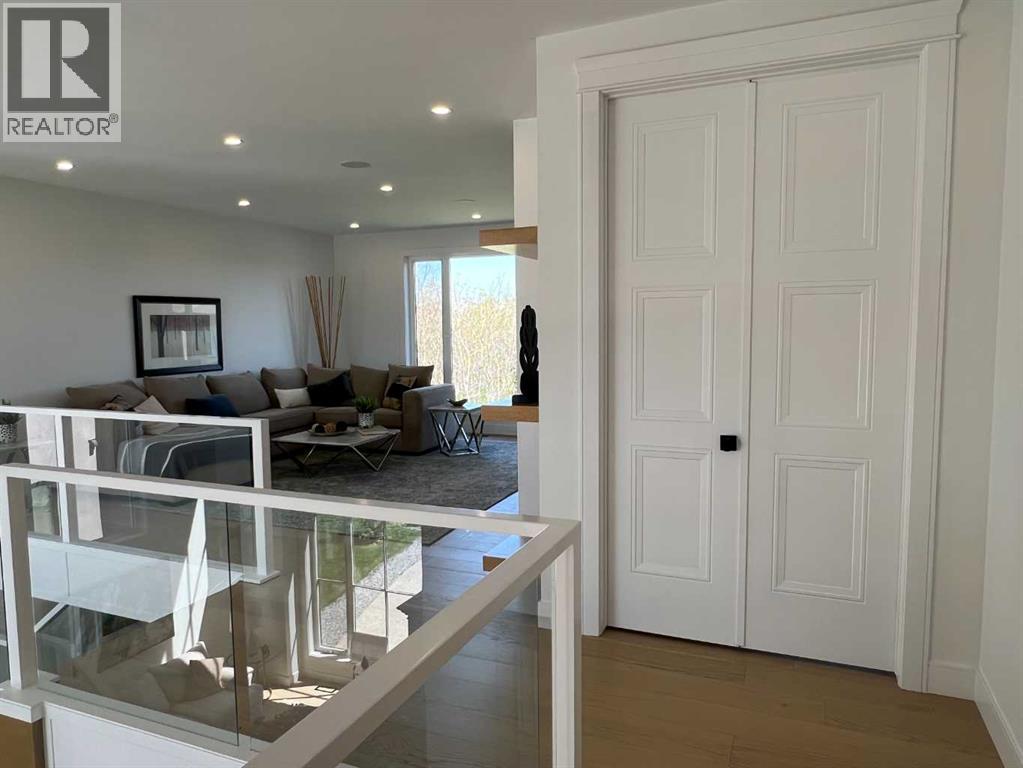 Single Family House for Sale in  Rockcliff Terrace NW Rocky Ridge Calgary 