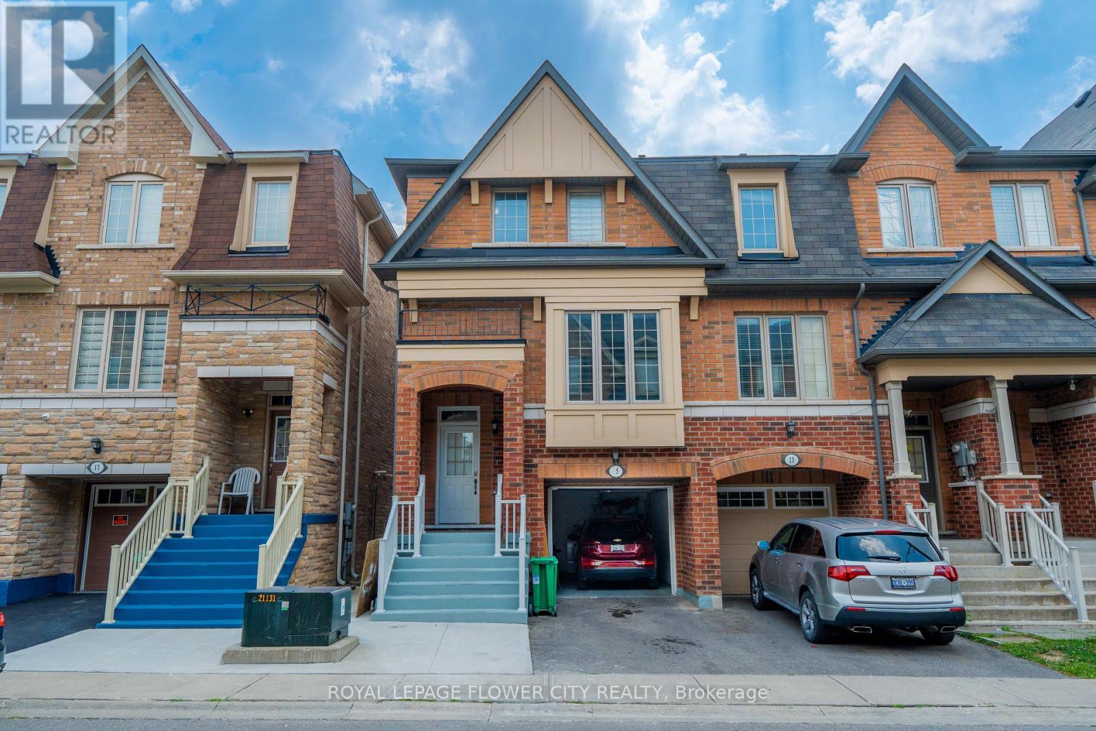 Photo 4 of 15 Sea Drifter Crescent, Brampton ON