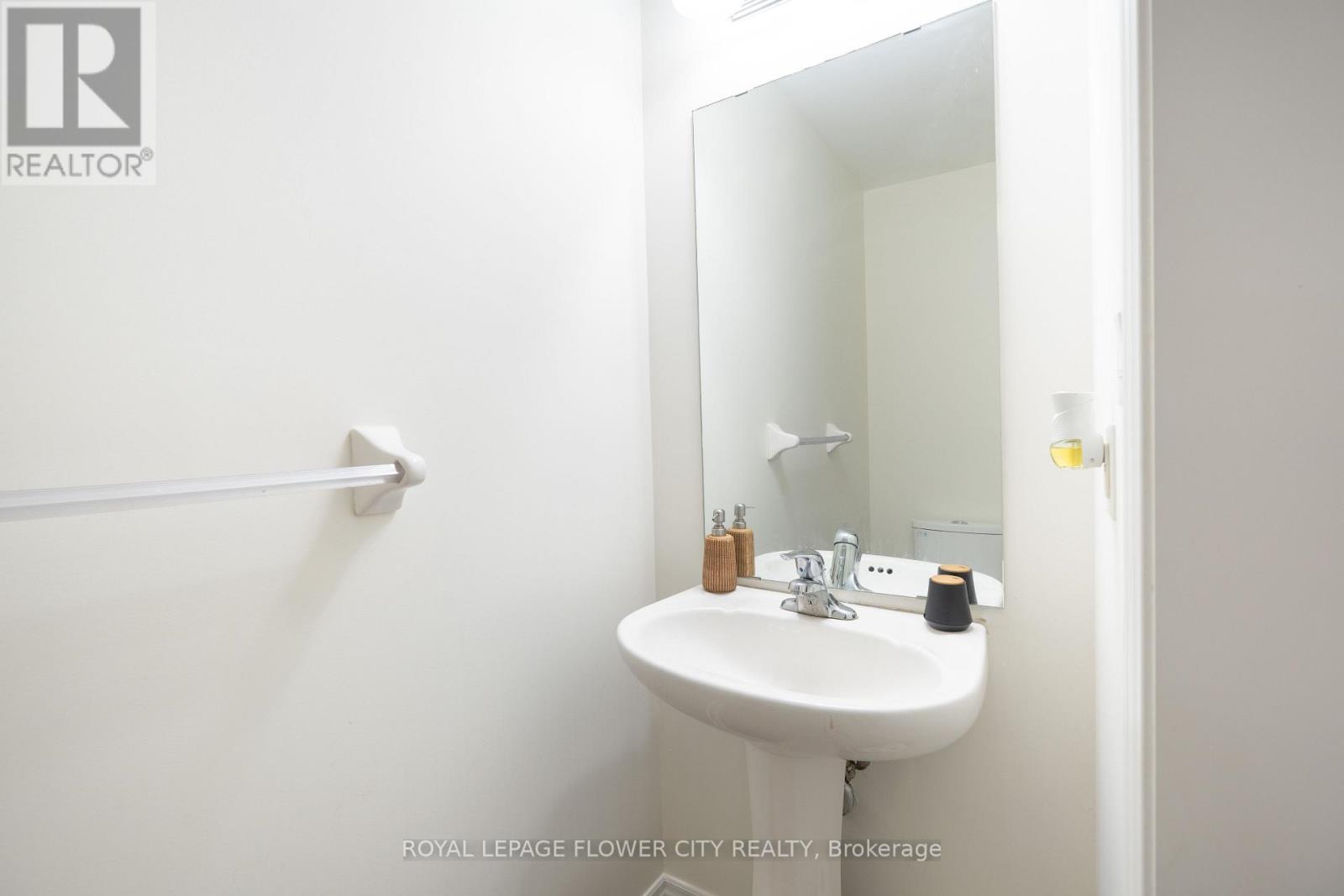 Photo 19 of 15 Sea Drifter Crescent, Brampton ON
