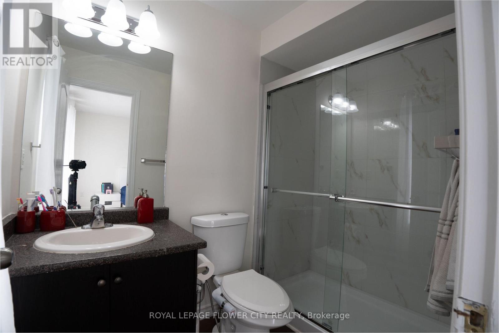 Photo 3 of 15 Sea Drifter Crescent, Brampton ON