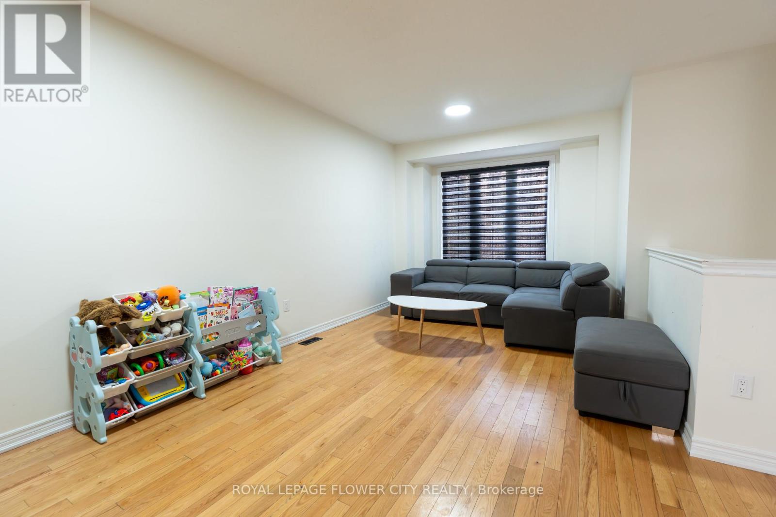 Photo 17 of 15 Sea Drifter Crescent, Brampton ON