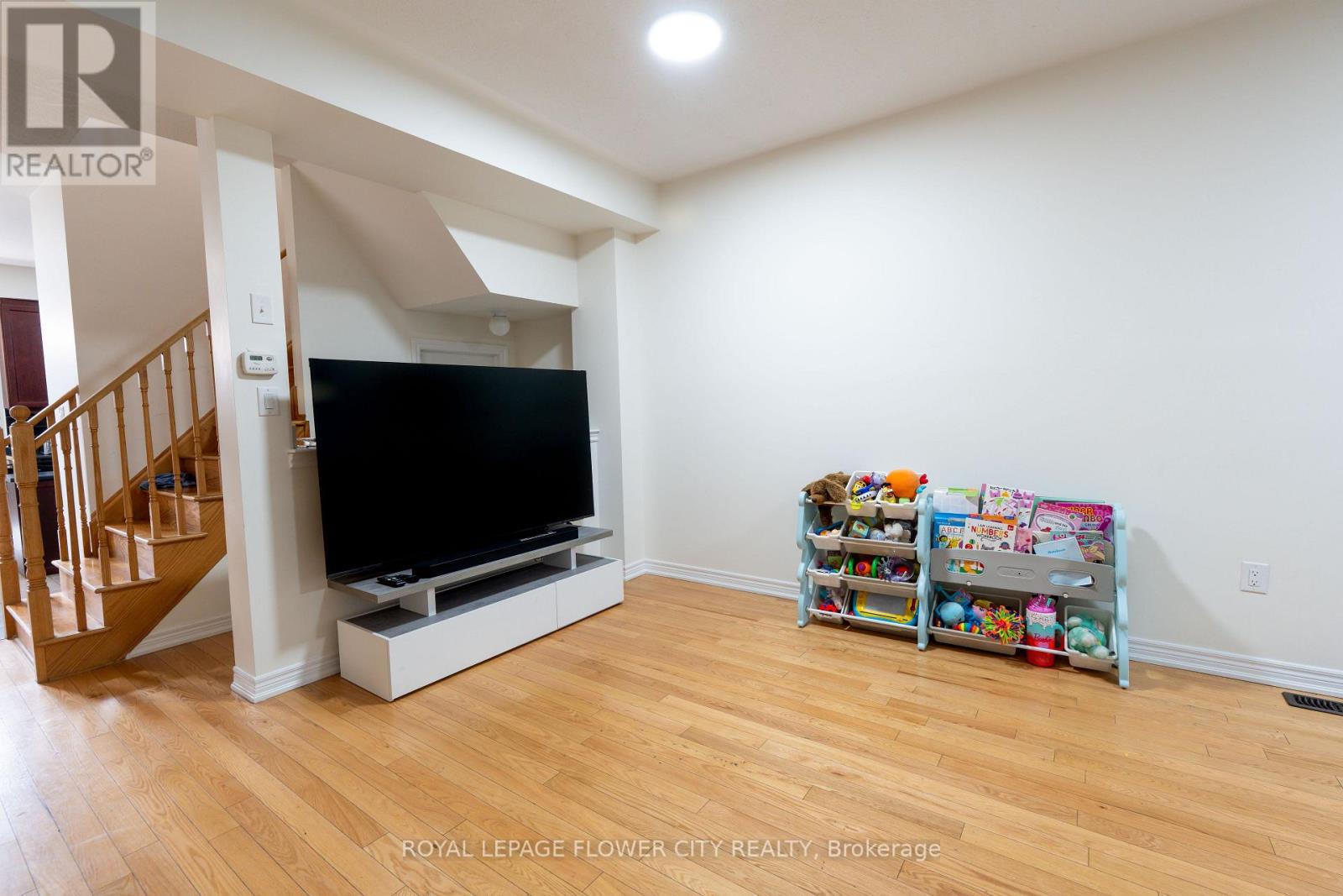 Photo 8 of 15 Sea Drifter Crescent, Brampton ON