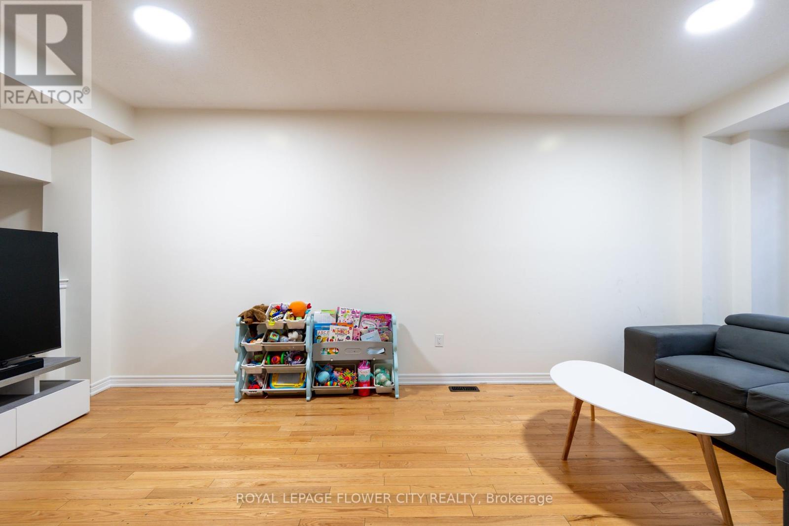Photo 16 of 15 Sea Drifter Crescent, Brampton ON
