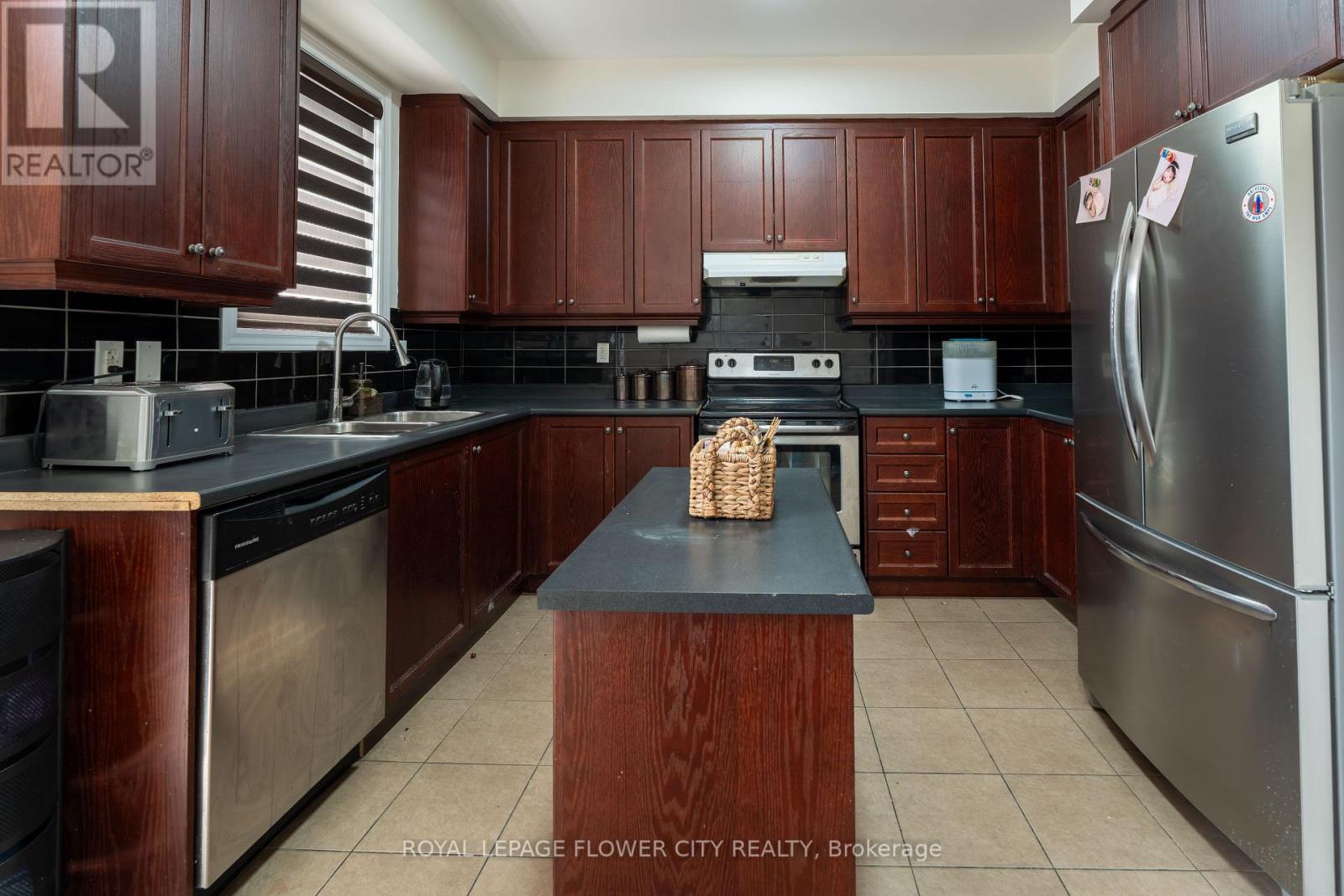 Photo 20 of 15 Sea Drifter Crescent, Brampton ON