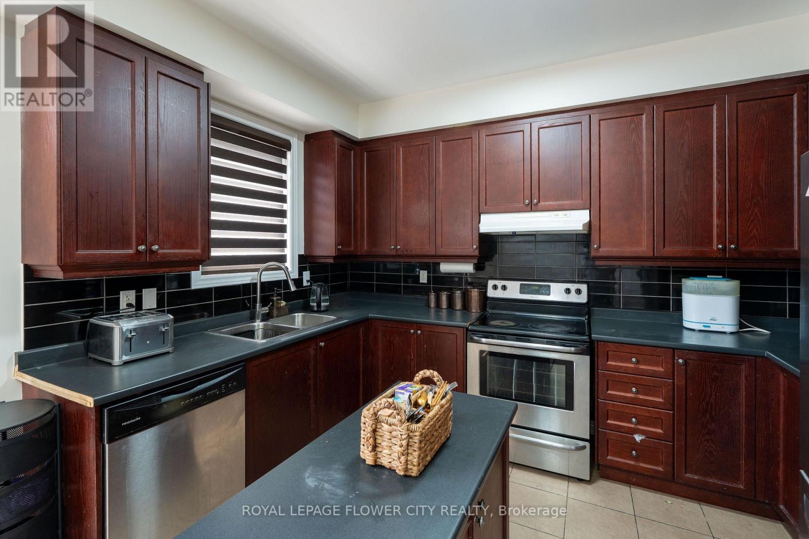 Photo 11 of 15 Sea Drifter Crescent, Brampton ON