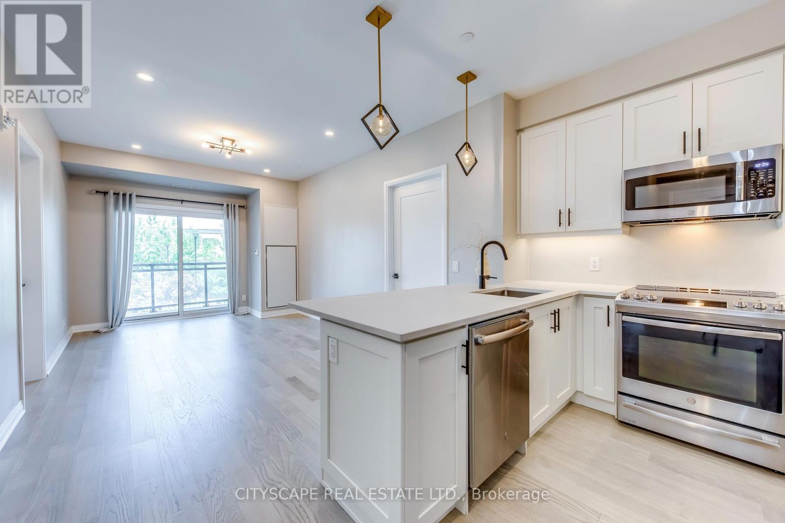 Photo 9 of 205 128 Grovewood Common, Oakville ON