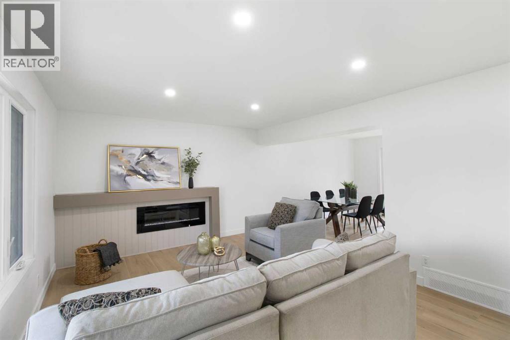 Photo 11 of 472 Cedarille Crescent Sw, Calgary AB