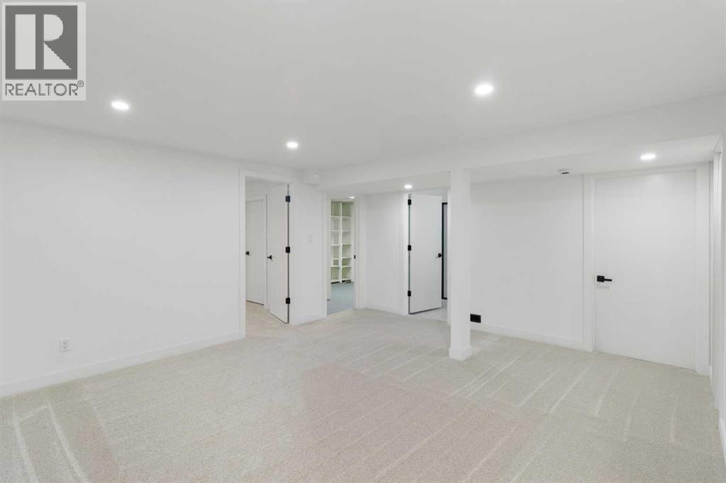 Photo 34 of 472 Cedarille Crescent Sw, Calgary AB