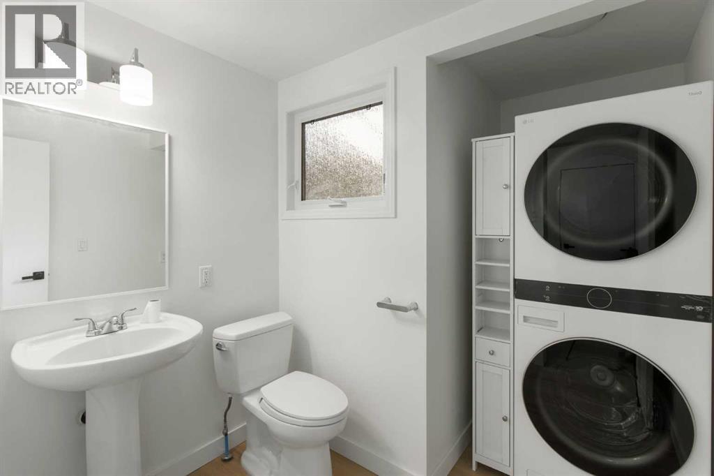 Photo 20 of 472 Cedarille Crescent Sw, Calgary AB