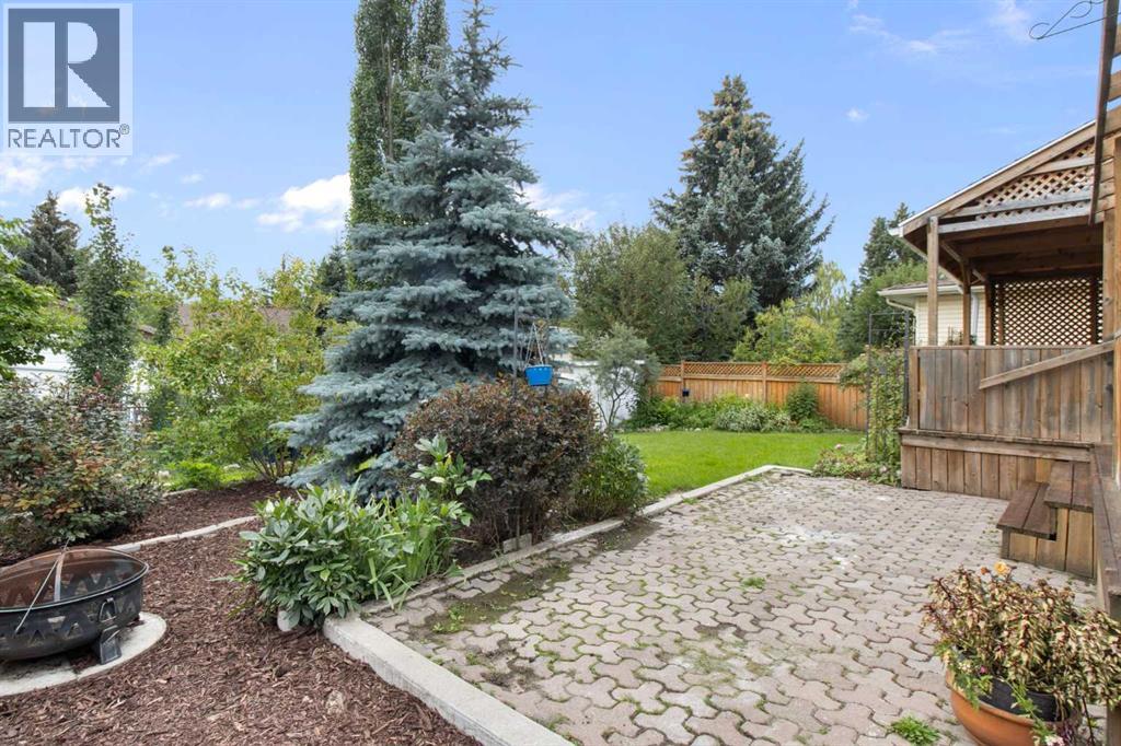 Photo 44 of 472 Cedarille Crescent Sw, Calgary AB