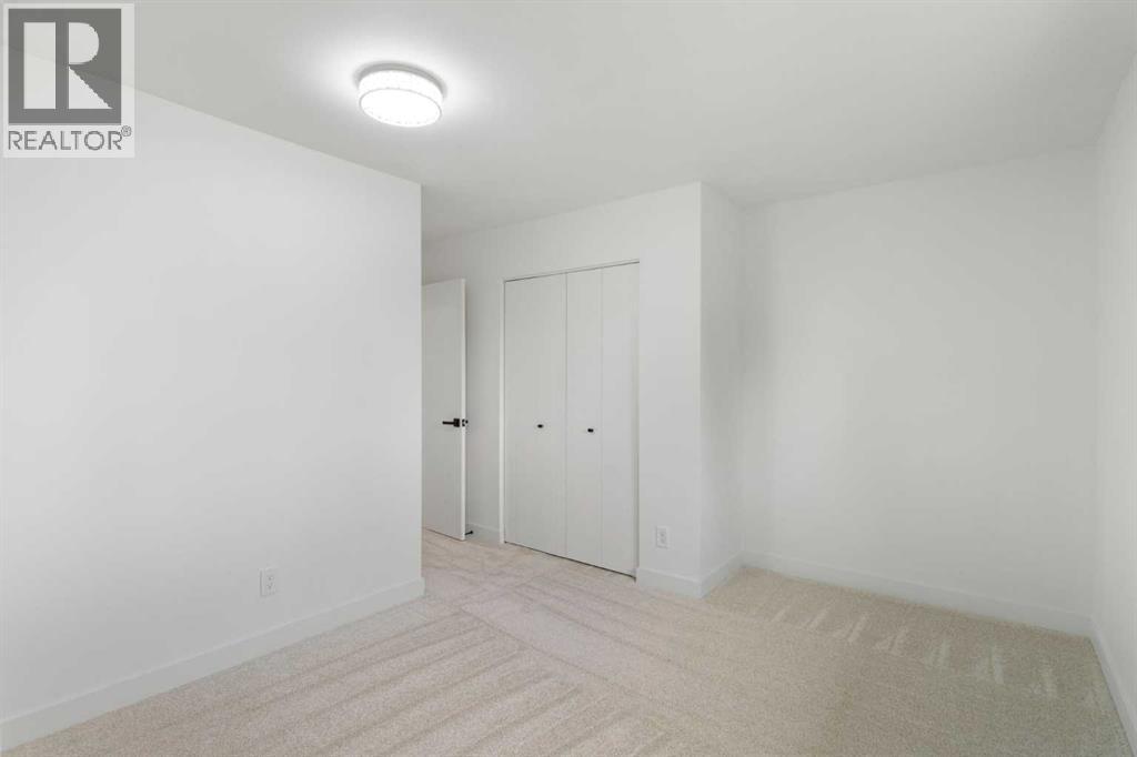 Photo 27 of 472 Cedarille Crescent Sw, Calgary AB