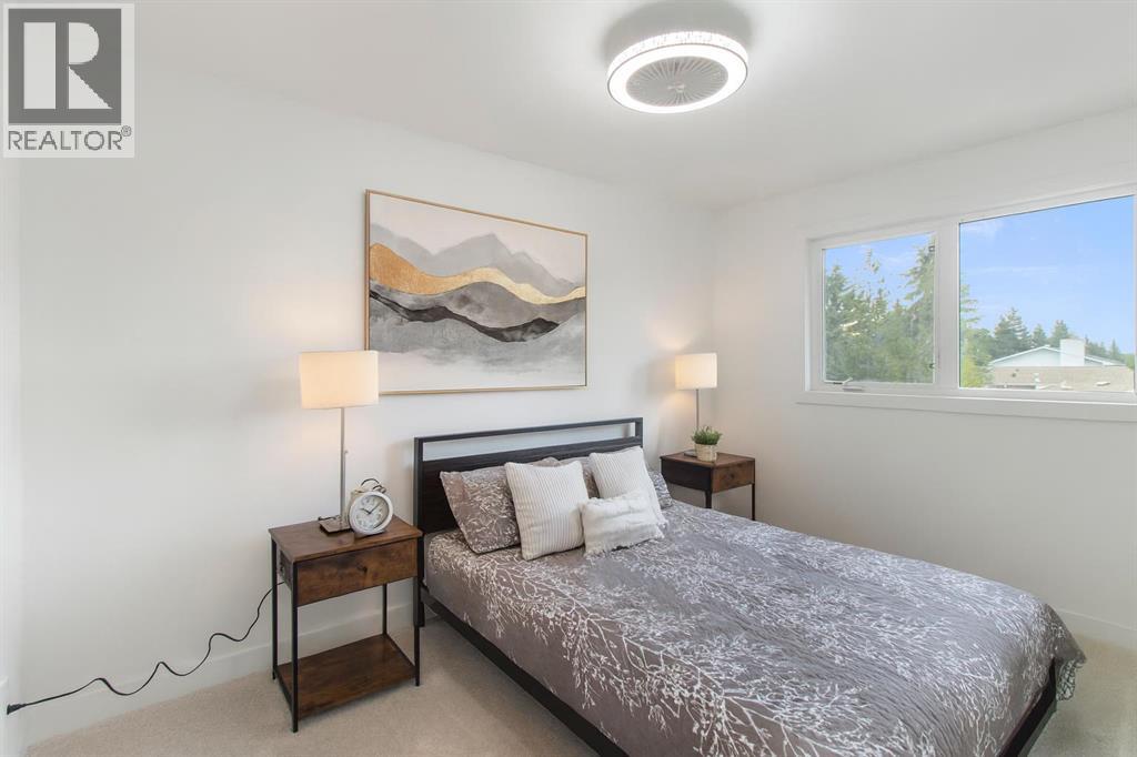Photo 28 of 472 Cedarille Crescent Sw, Calgary AB