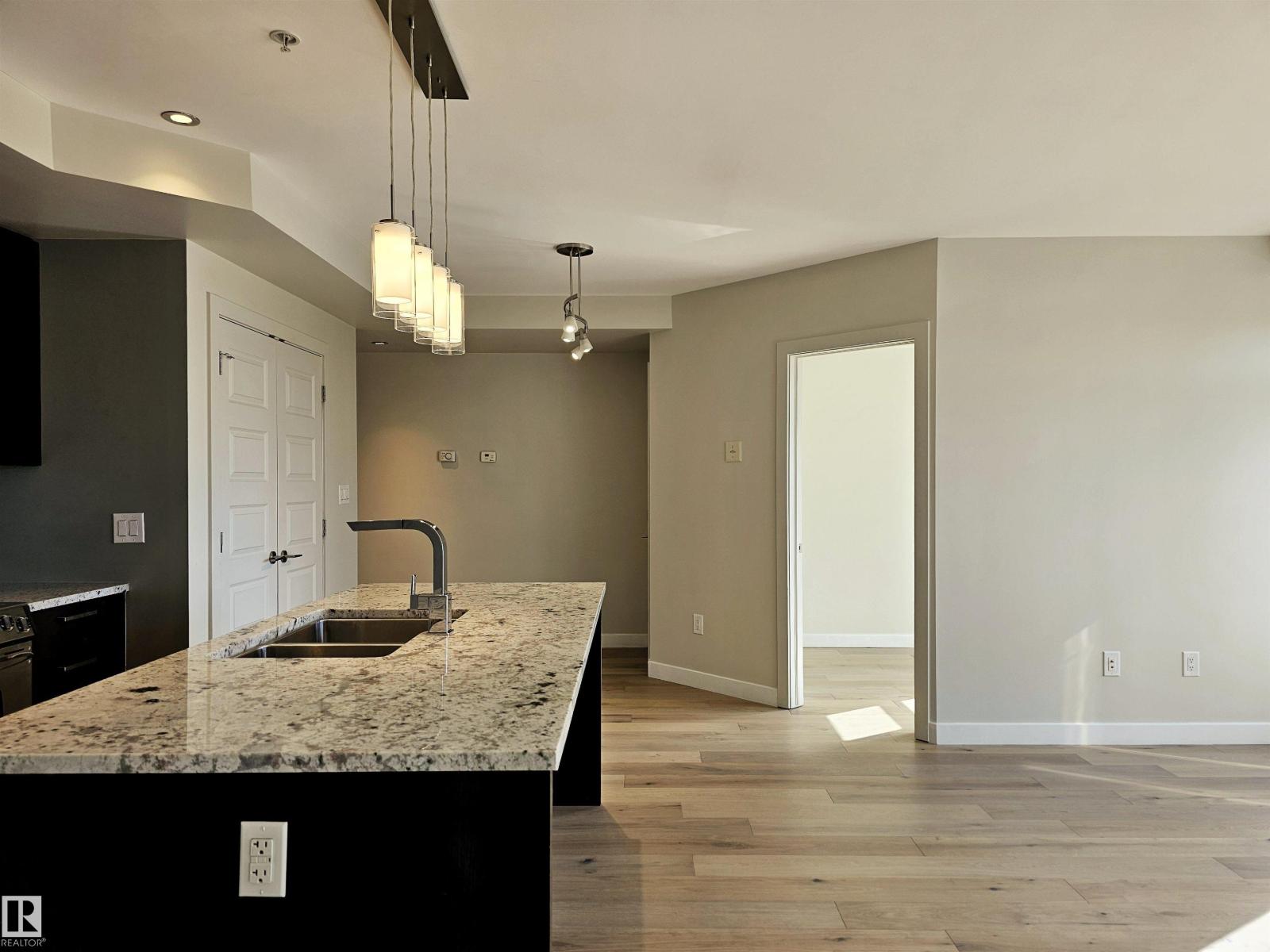 Photo 14 of 701 10388 105 St Nw, Edmonton AB