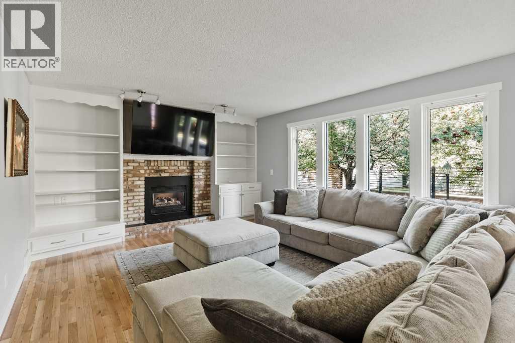 Single Family House for Sale in  Woodmark Place SW Woodbine Calgary 
