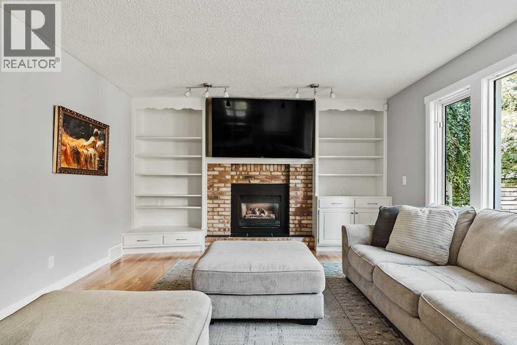 Single Family House for Sale in  Woodmark Place SW Woodbine Calgary 