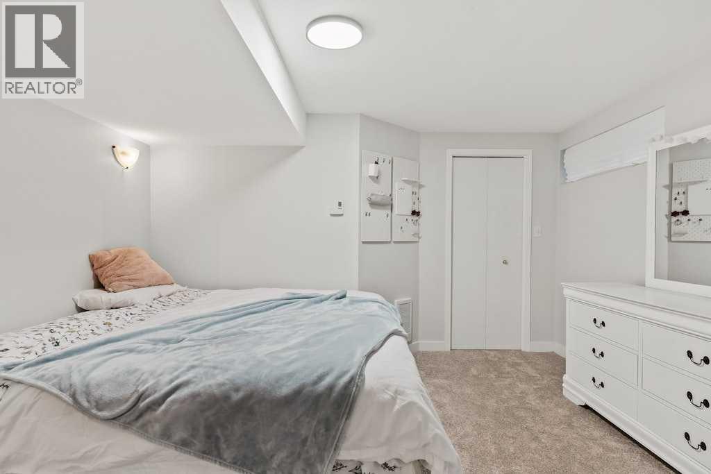 Single Family House for Sale in  Woodmark Place SW Woodbine Calgary 