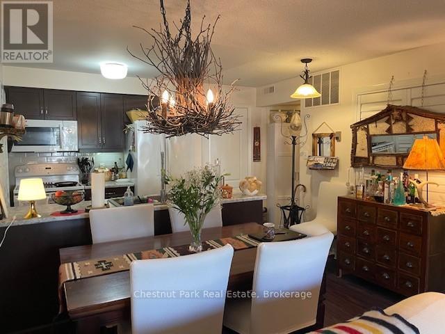 Photo 3 of 838 34 Dawson Drive, Collingwood ON