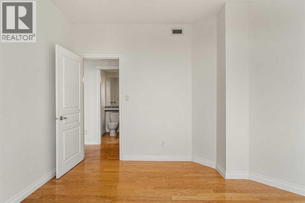 Single Family House for Sale in    Avenue NW Hounsfield Heights/Briar Hill Calgary 
