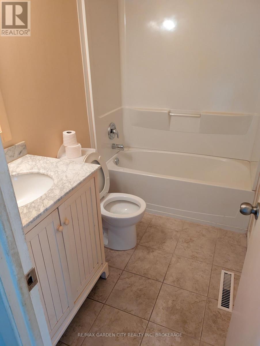 Photo 16 of 62 Allan Drive, St Catharines ON