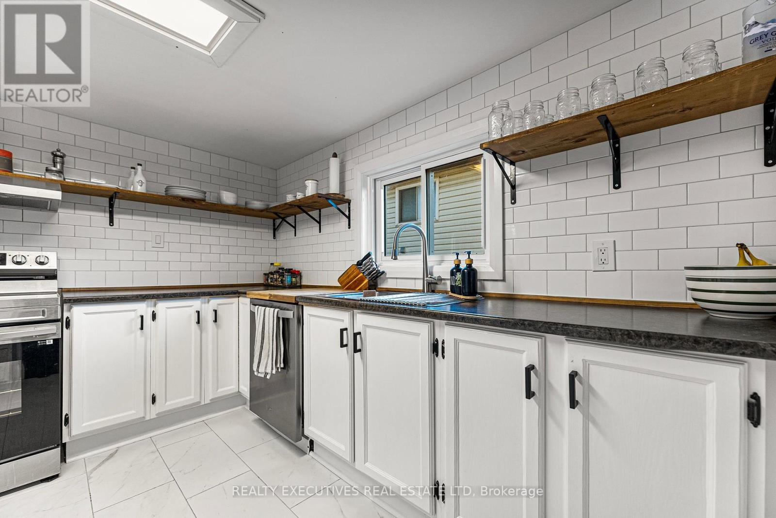Photo 3 of 89 Churchill Street, Kingston ON