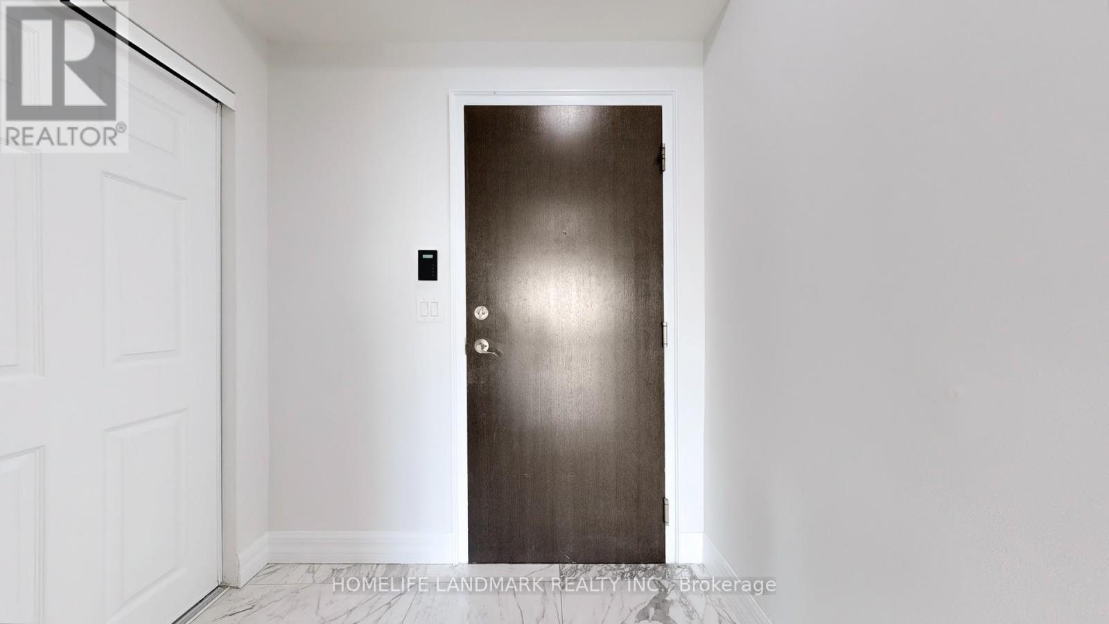 Photo 8 of 3903 9 Bogert Avenue, Toronto ON