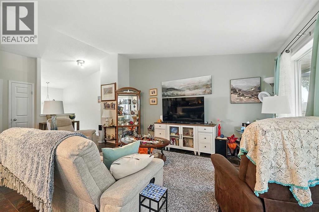 Photo 2 of 25 Leung Place, Blackfalds AB