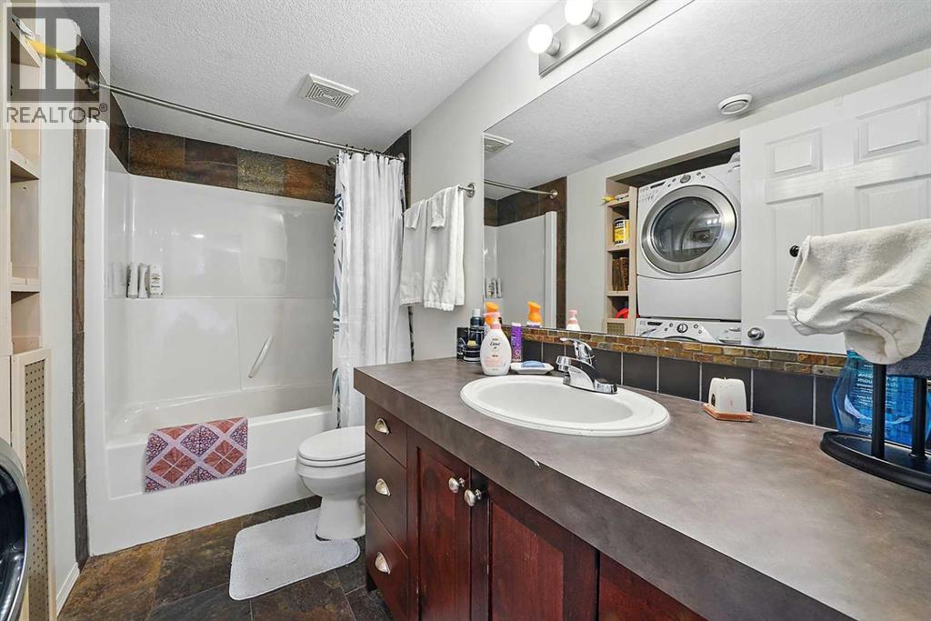 Photo 12 of 25 Leung Place, Blackfalds AB