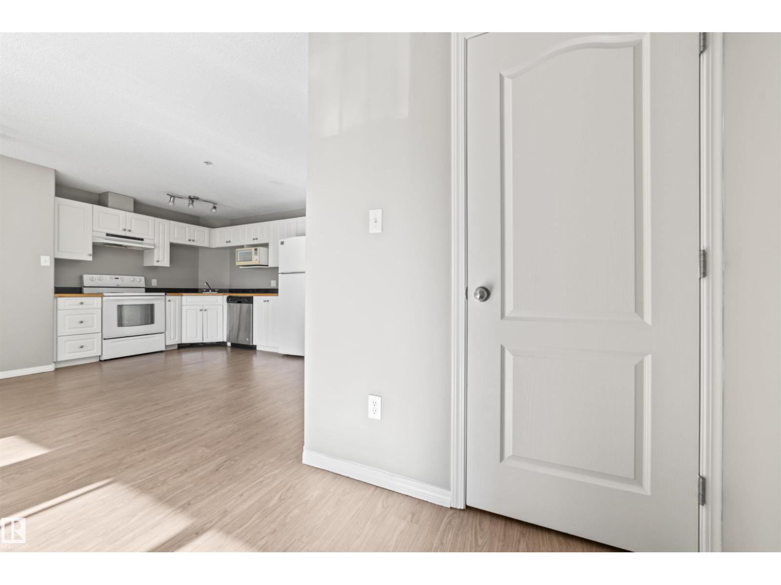 Photo 16 of 210 5350 199 St Nw, Edmonton AB