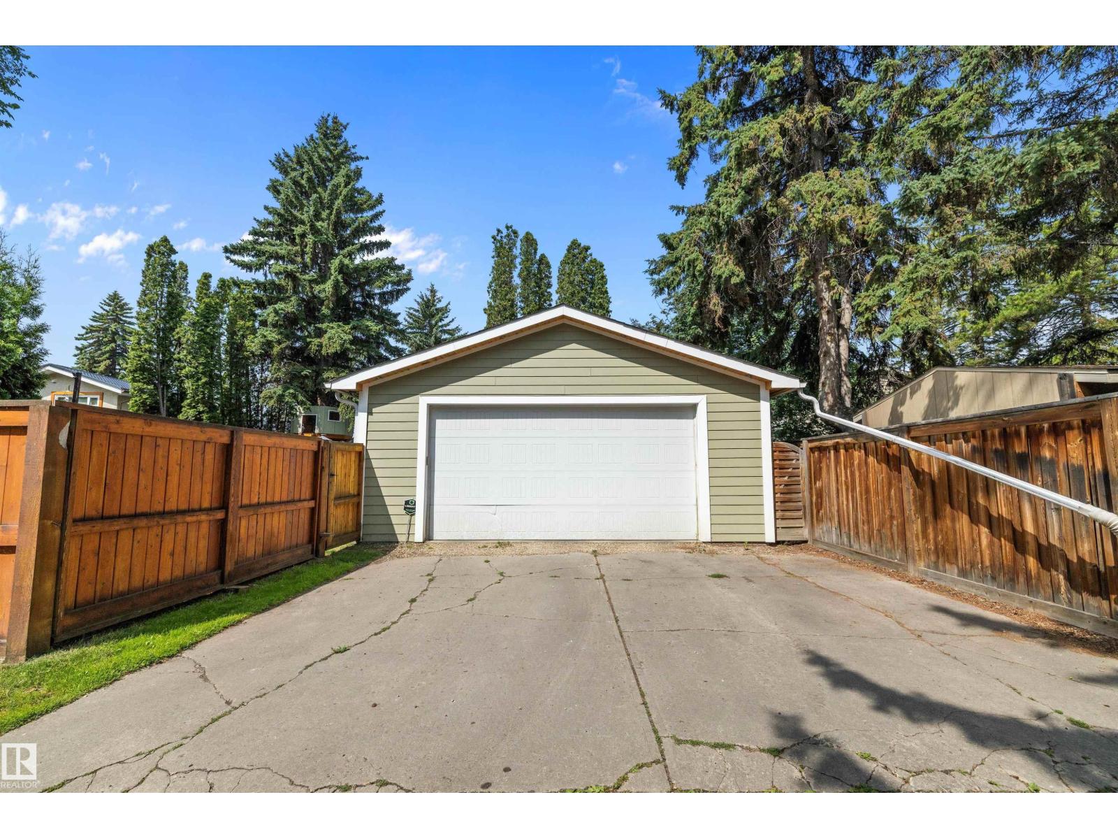 Photo 19 of 5419 143 St Nw, Edmonton AB